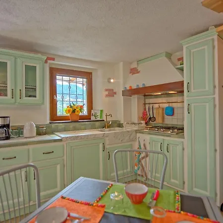 Legnaro Sleeps 4 With Wifi Vignana