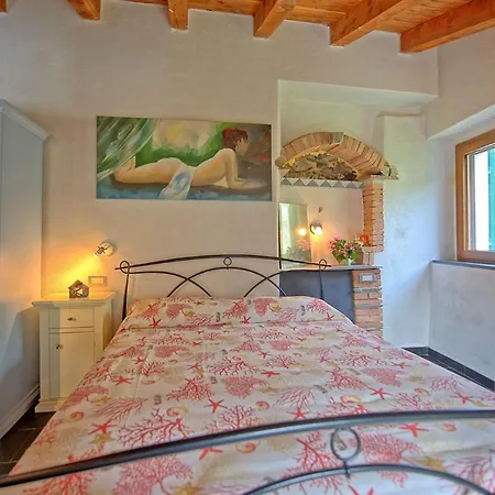 Legnaro Sleeps 4 With Wifi Vignana