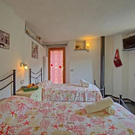 Legnaro Sleeps 4 With Wifi