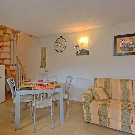 Legnaro Sleeps 4 With Wifi Appartement