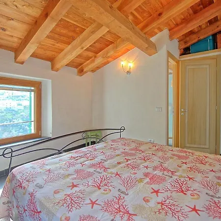 Legnaro Sleeps 4 With Wifi